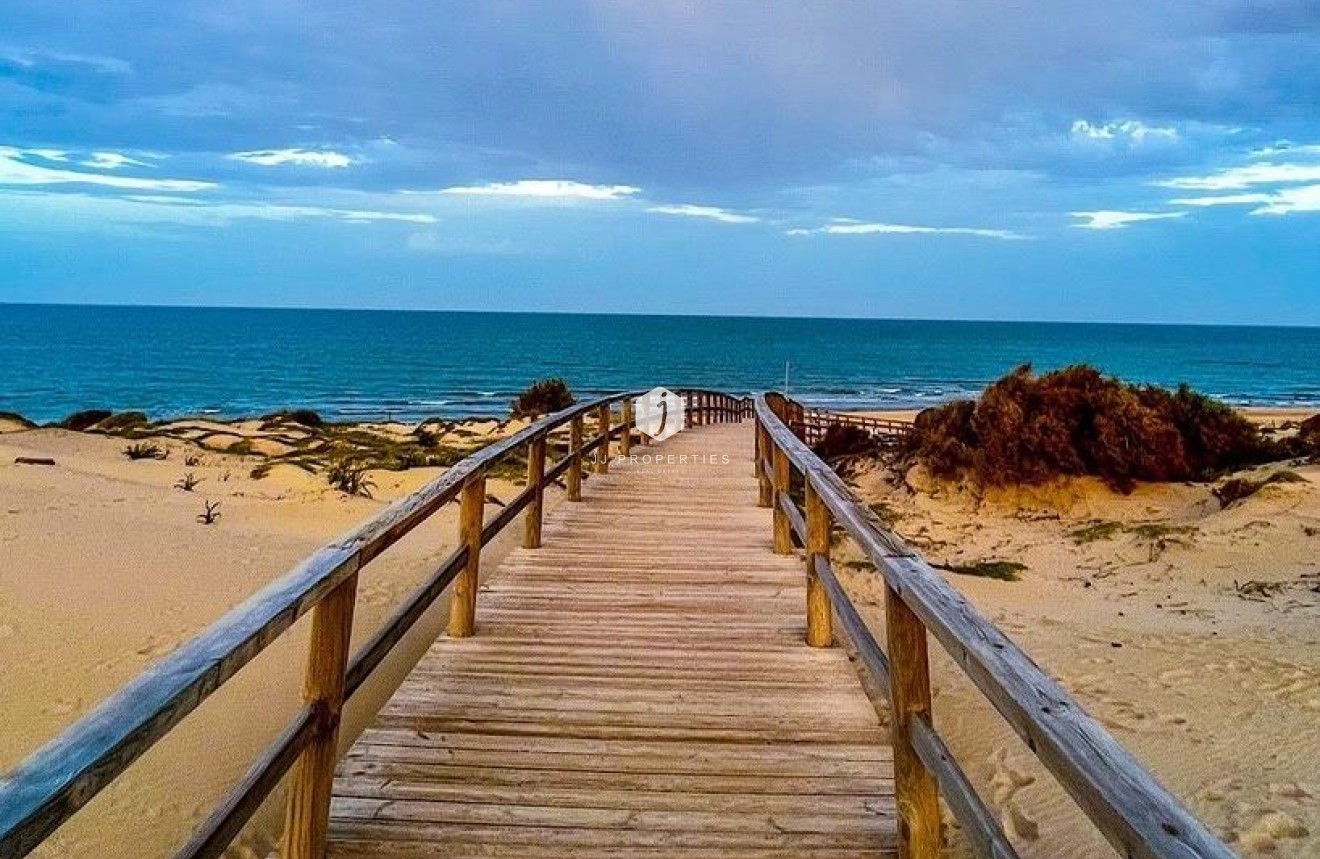 Resale - Villa -
Algorfa - Club De Golf La Finca