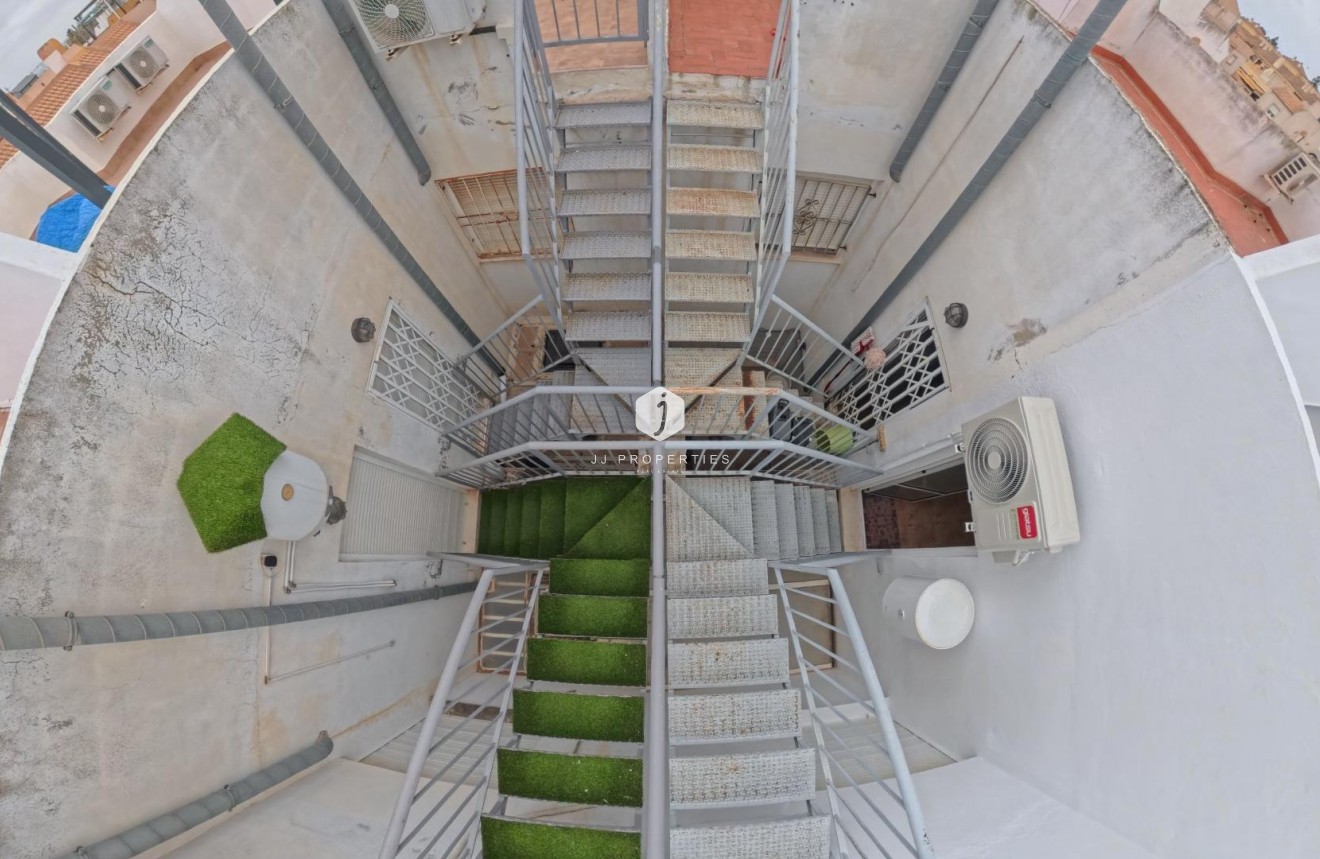 Resale - Bungalow -
Torrevieja - El Limonar