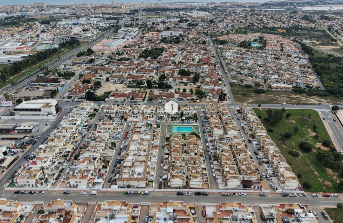 Resale - Bungalow -
Torrevieja - El Limonar