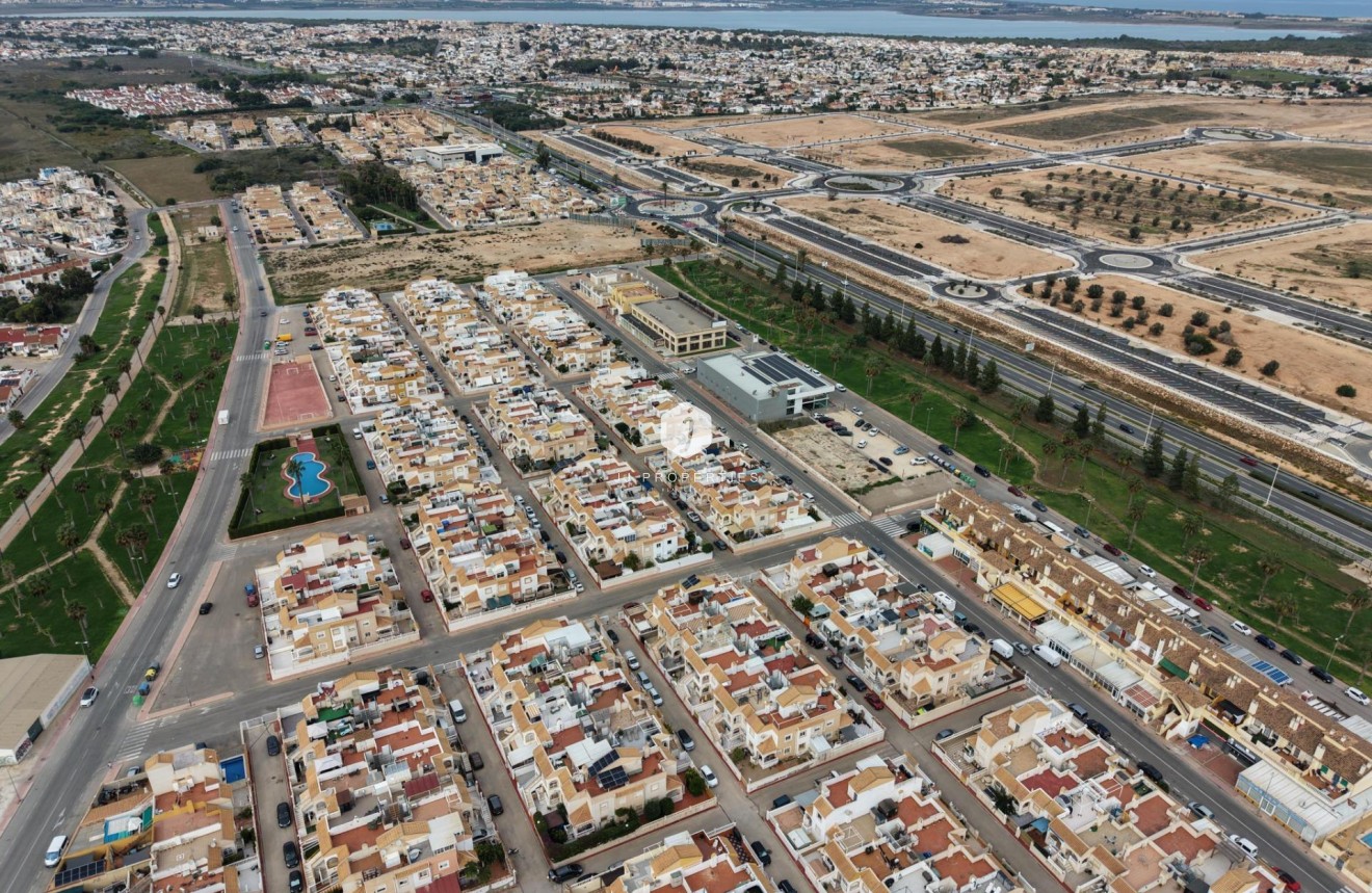 Resale - Bungalow -
Torrevieja - El Limonar