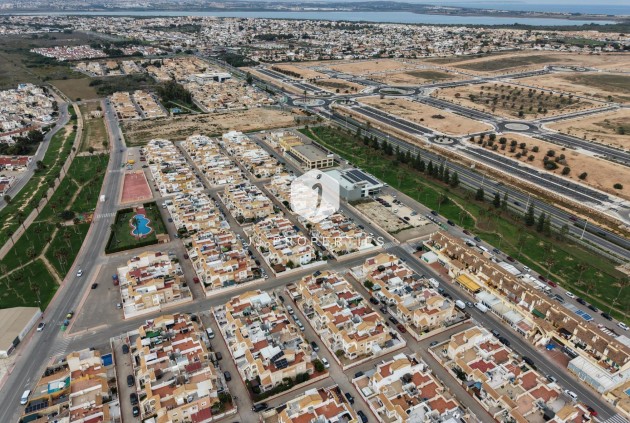 Resale - Bungalow -
Torrevieja - El Limonar