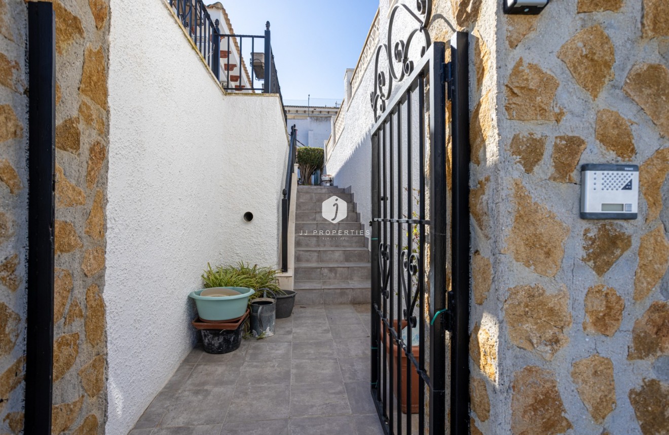 Resale - Villa -
Bigastro - Inland