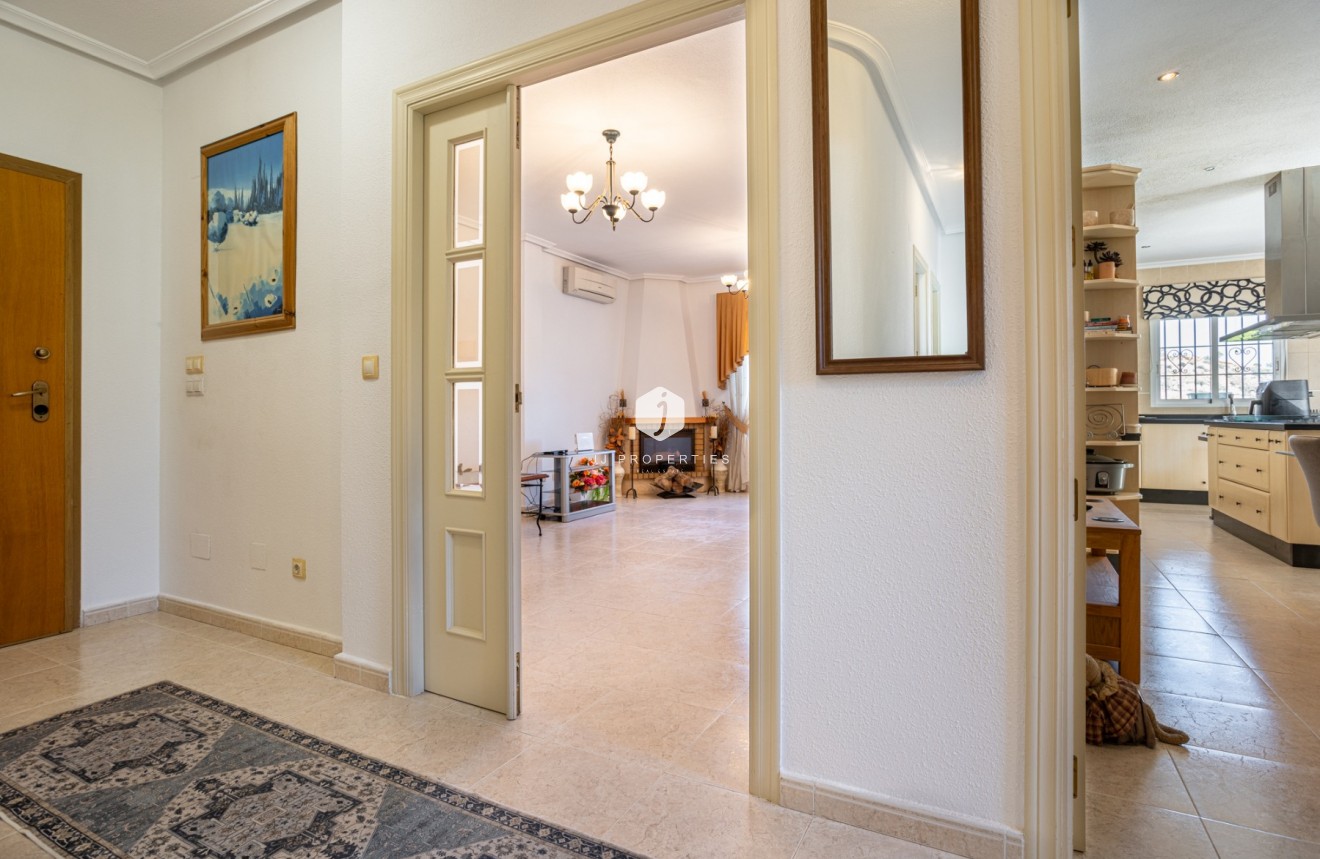 Resale - Villa -
Bigastro - Inland