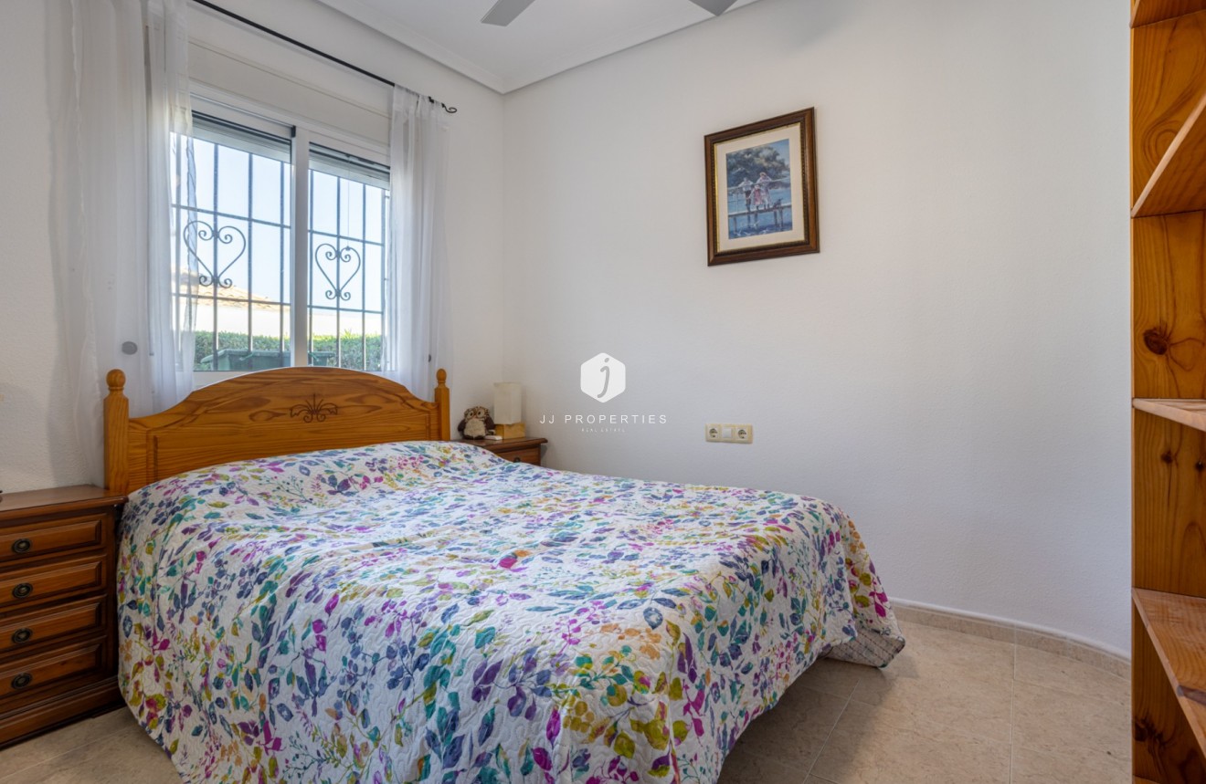 Resale - Villa -
Bigastro - Inland