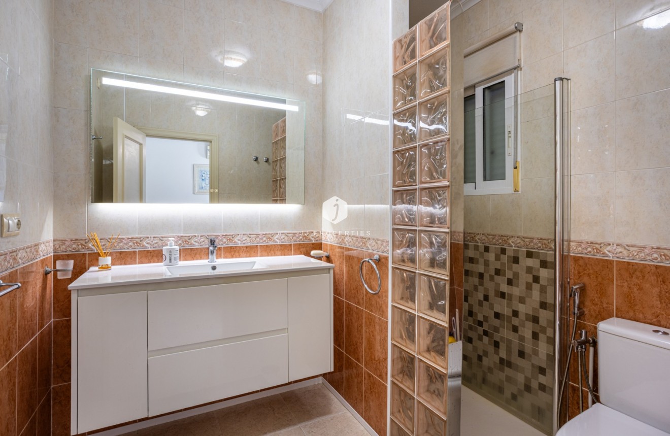 Resale - Villa -
Bigastro - Inland