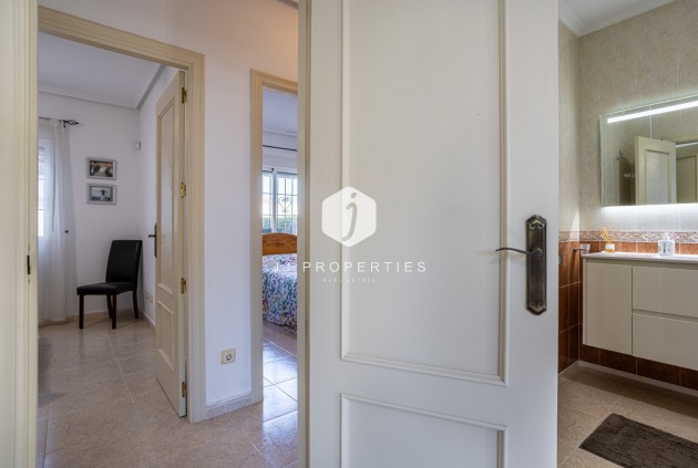 Resale - Villa -
Bigastro - Inland