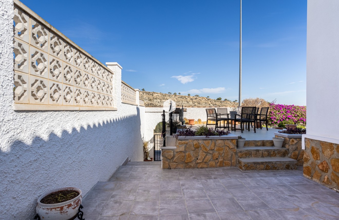 Resale - Villa -
Bigastro - Inland