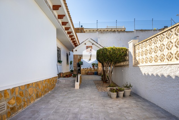 Resale - Villa -
Bigastro - Inland