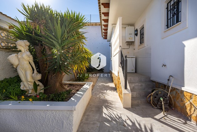 Resale - Villa -
Bigastro - Inland