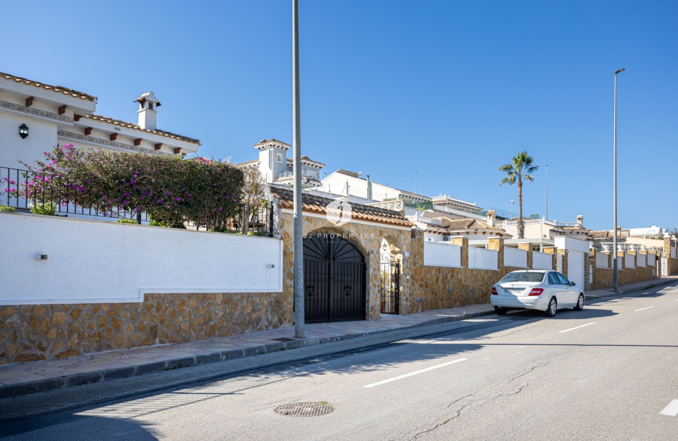 Resale - Villa -
Bigastro - Inland