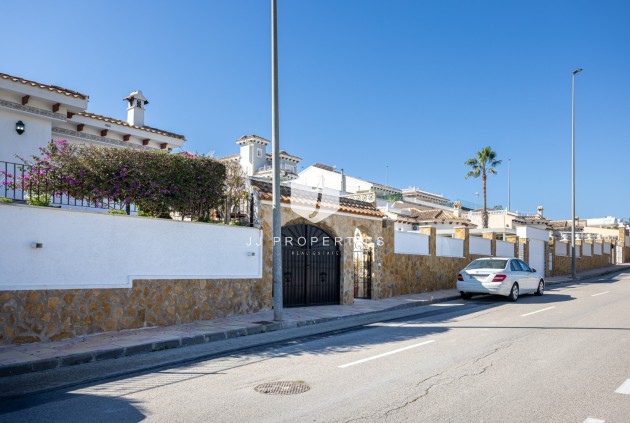 Resale - Villa -
Bigastro - Inland