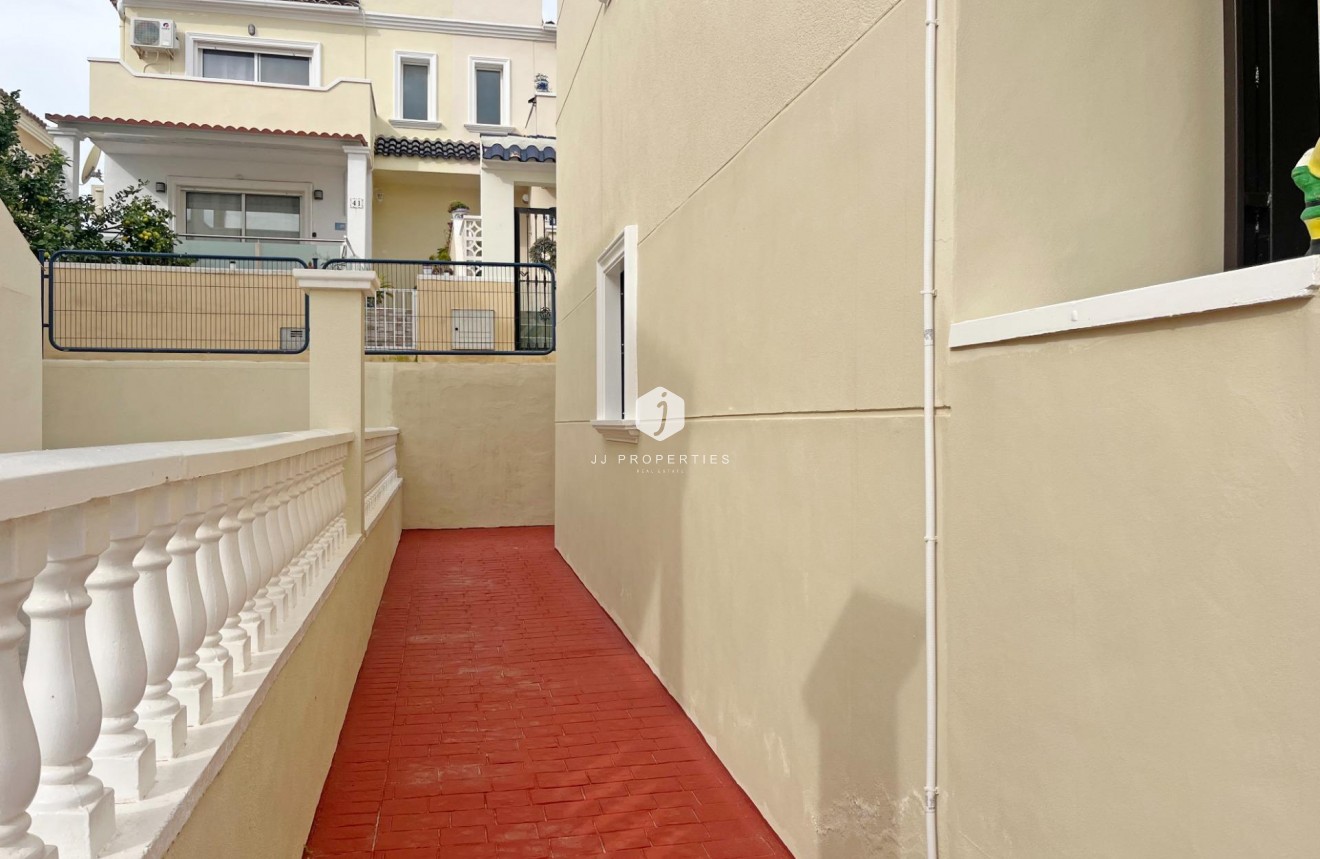 Resale - Duplex -
San Miguel de Salinas - Las Filipinas