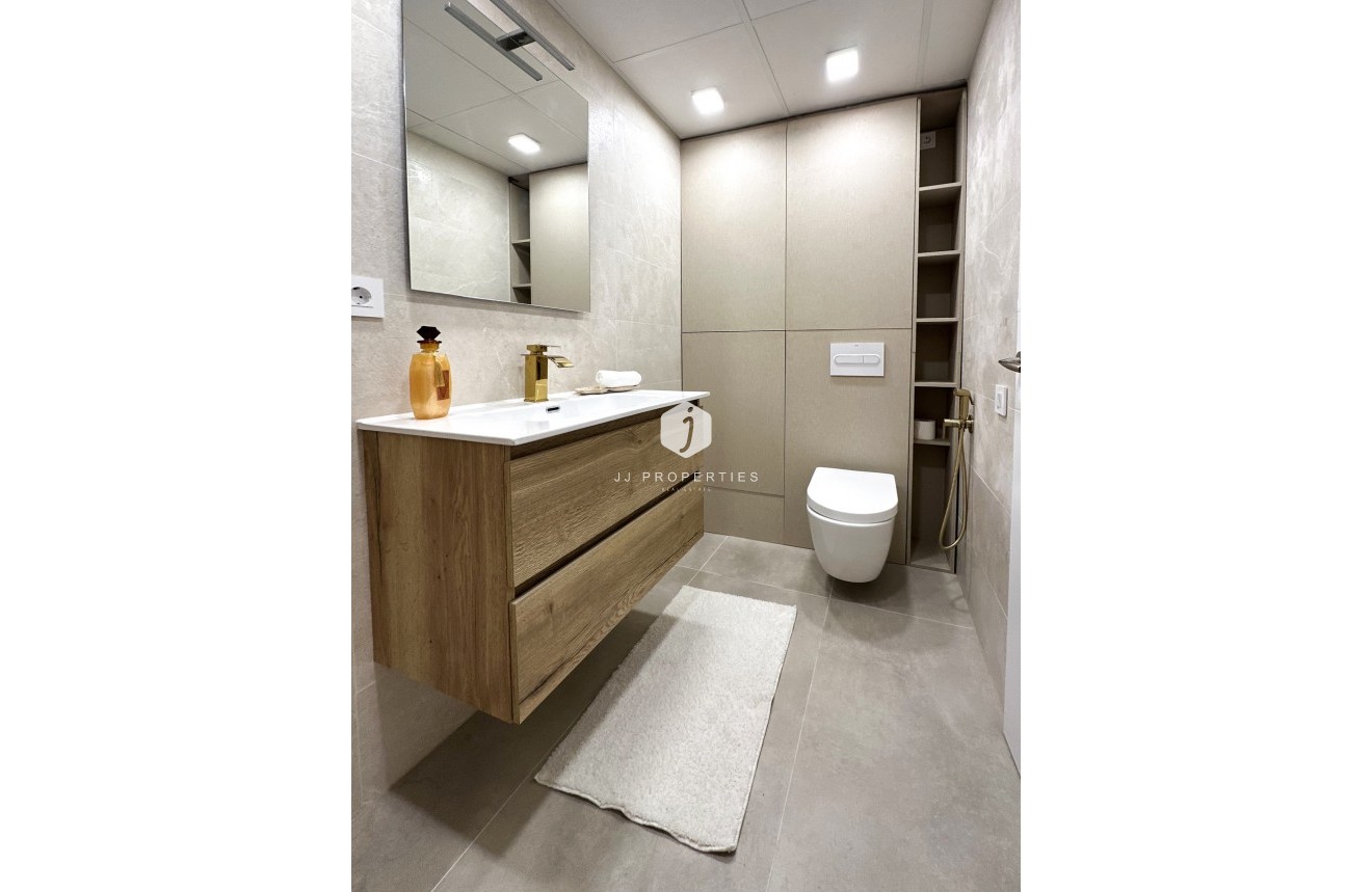 Resale - Apartment / flat -
Torrevieja - Costa Blanca