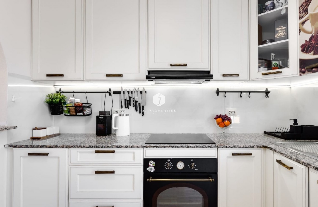 Resale - Chalet -
Torrevieja - Costa Blanca