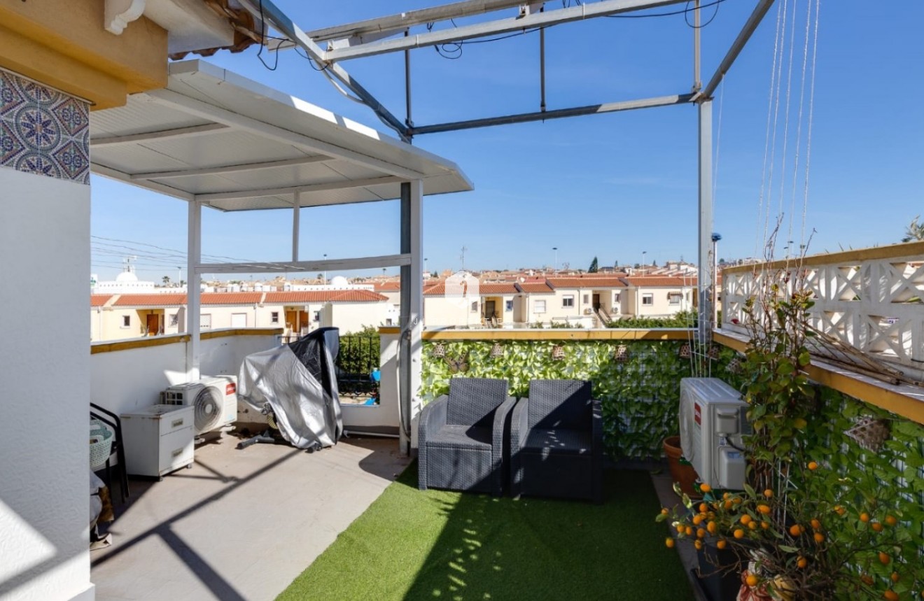 Resale - Chalet -
Torrevieja - Costa Blanca