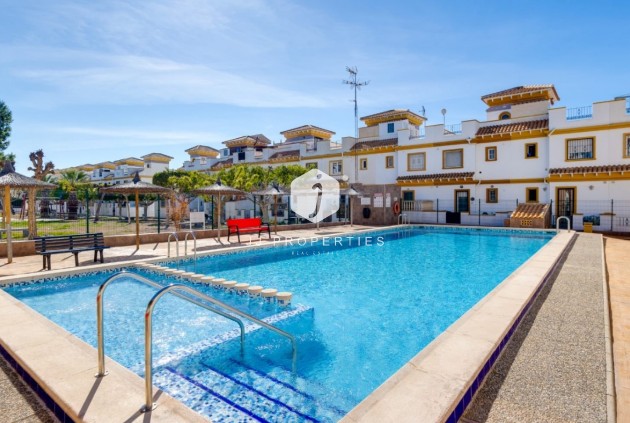 Resale - Chalet -
Torrevieja - Costa Blanca