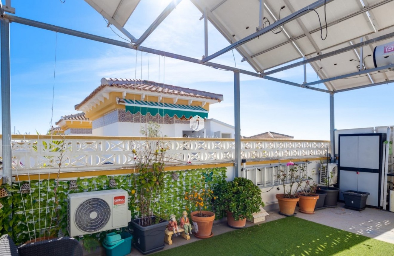 Resale - Chalet -
Torrevieja - Costa Blanca