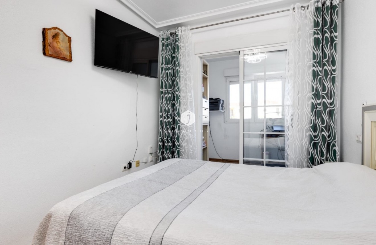 Resale - Chalet -
Torrevieja - Costa Blanca