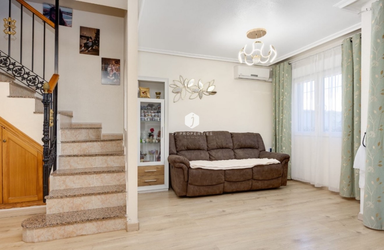 Resale - Chalet -
Torrevieja - Costa Blanca