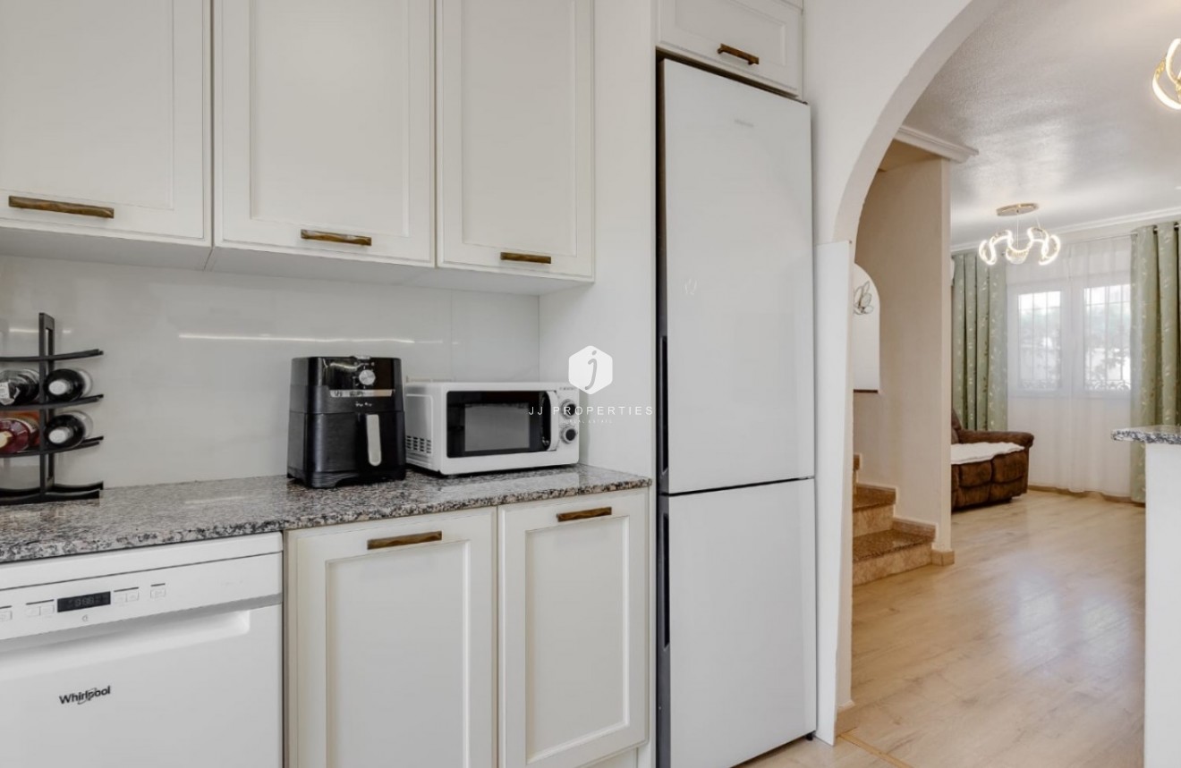 Resale - Chalet -
Torrevieja - Costa Blanca