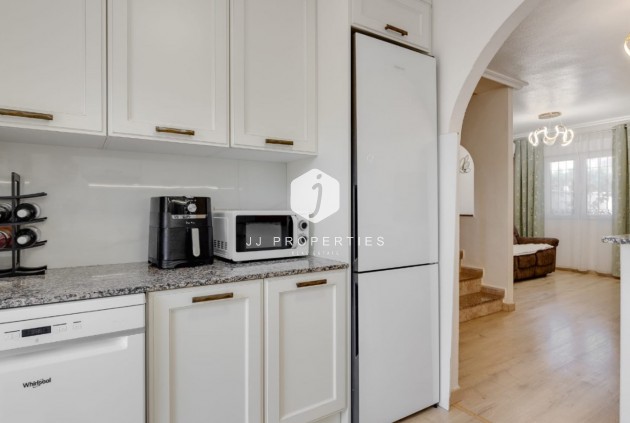 Resale - Chalet -
Torrevieja - Costa Blanca