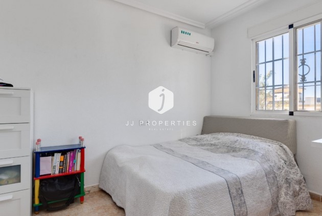 Resale - Chalet -
Torrevieja - Costa Blanca