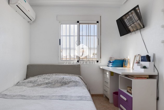 Resale - Chalet -
Torrevieja - Costa Blanca