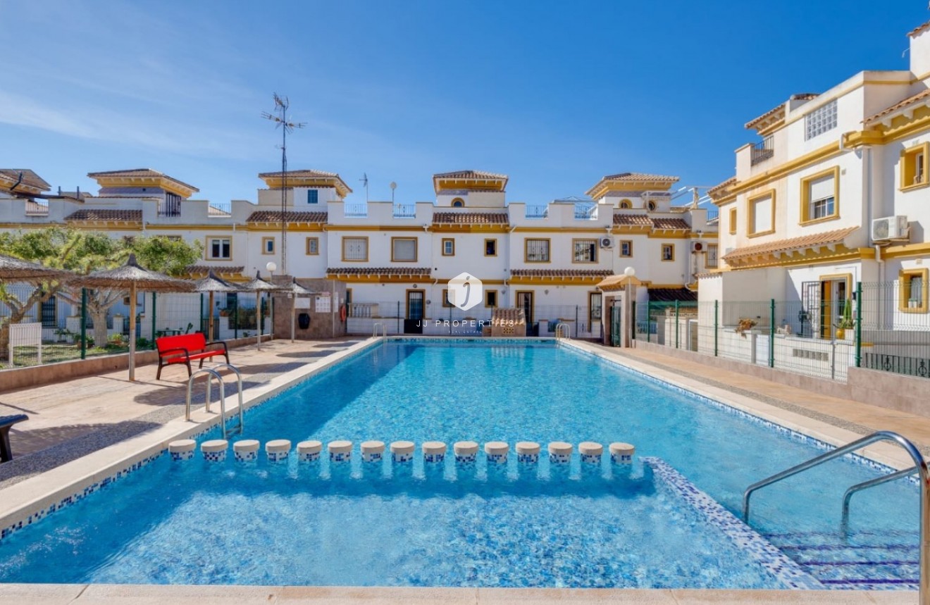 Resale - Chalet -
Torrevieja - Costa Blanca