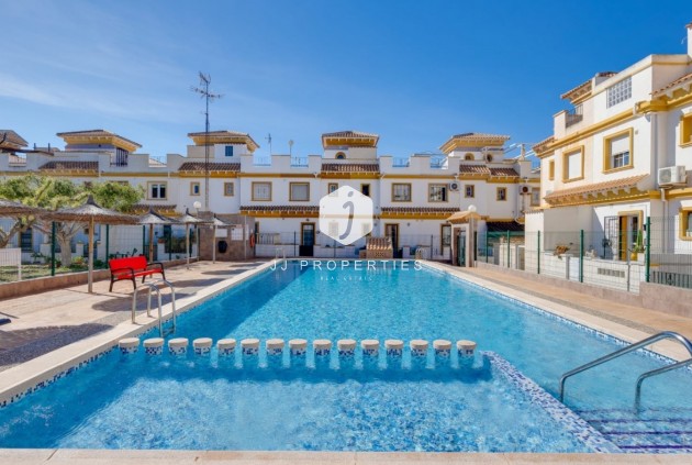 Resale - Chalet -
Torrevieja - Costa Blanca