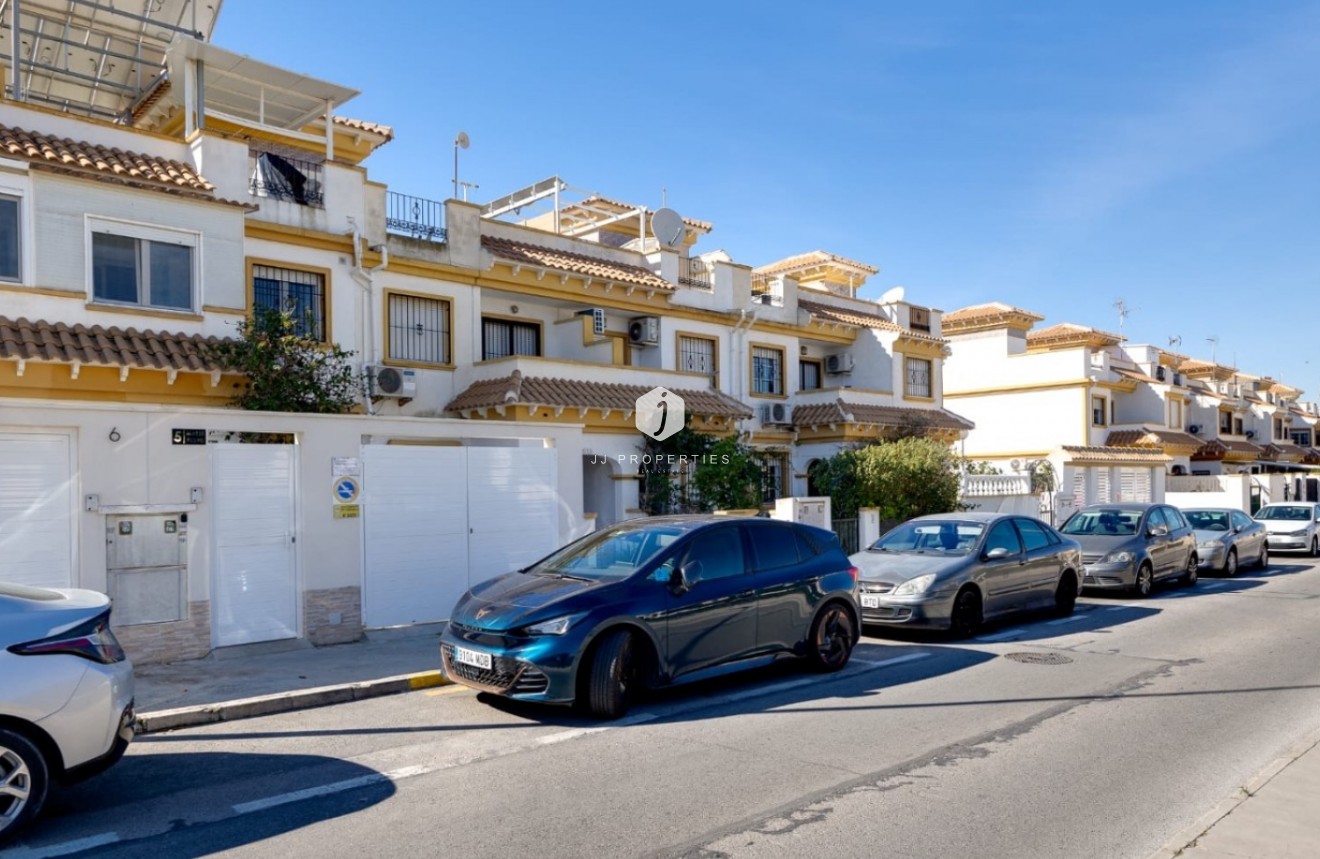 Resale - Chalet -
Torrevieja - Costa Blanca