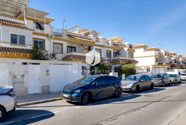 Resale - Chalet -
Torrevieja - Costa Blanca
