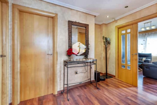 Resale - Villa -
Torrevieja - aguas nuevas