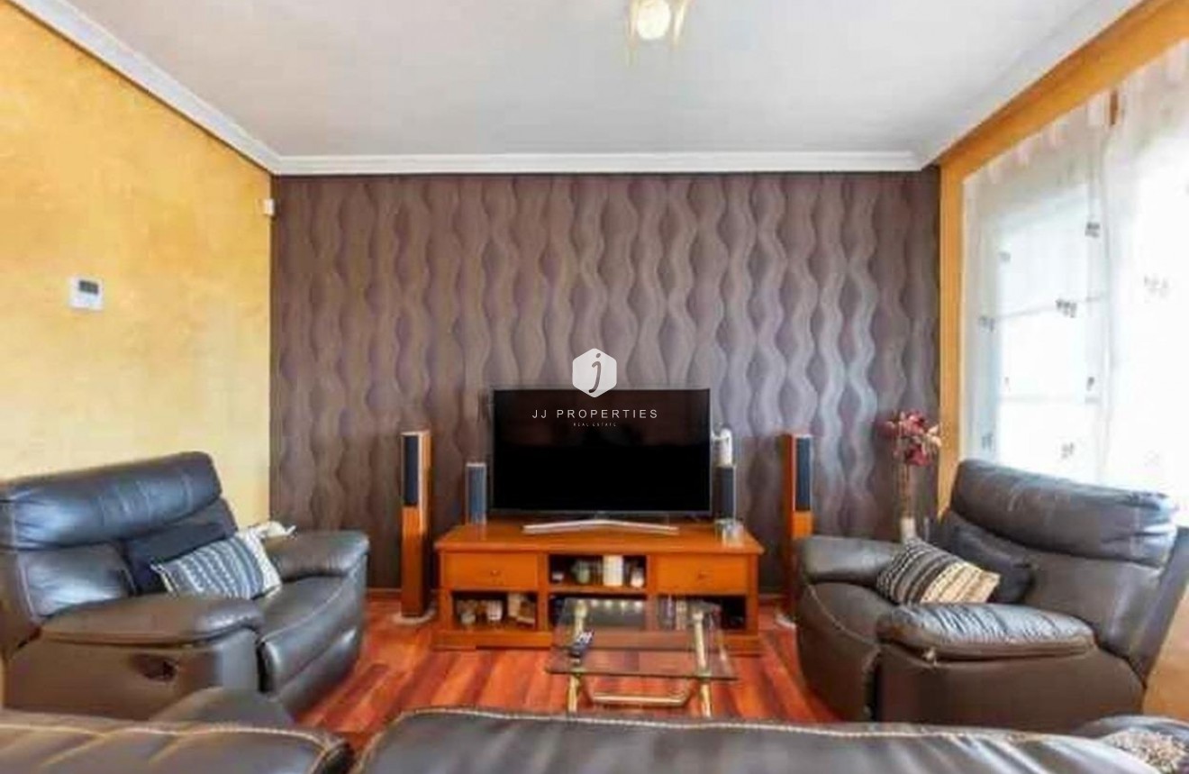 Resale - Villa -
Torrevieja - aguas nuevas