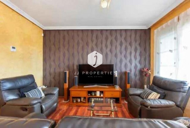 Resale - Villa -
Torrevieja - aguas nuevas