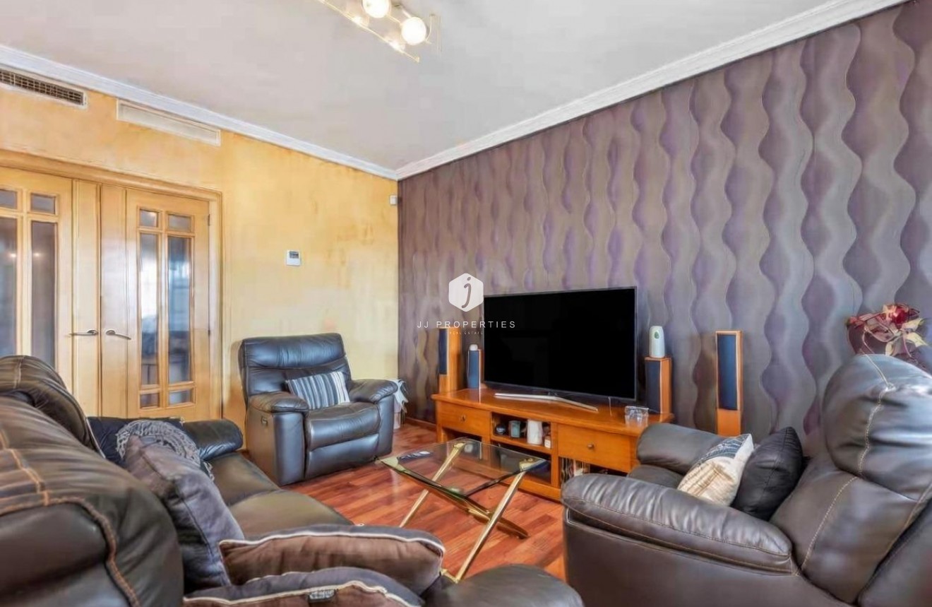 Resale - Villa -
Torrevieja - aguas nuevas