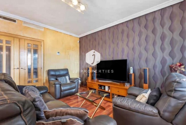 Resale - Villa -
Torrevieja - aguas nuevas