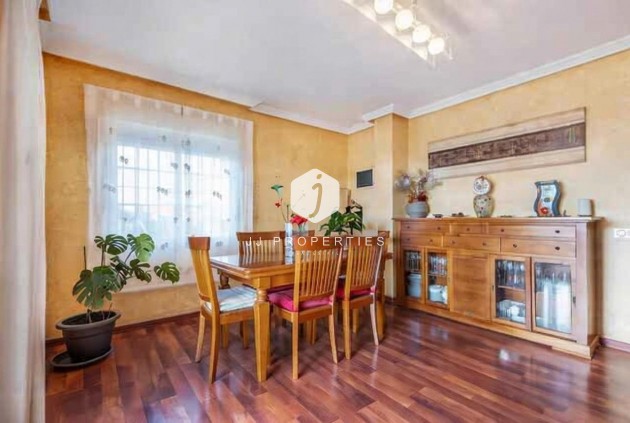 Resale - Villa -
Torrevieja - aguas nuevas