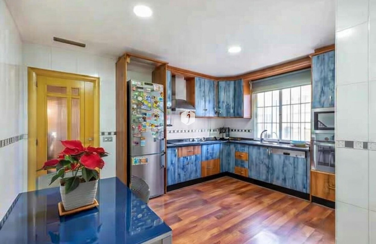 Resale - Villa -
Torrevieja - aguas nuevas