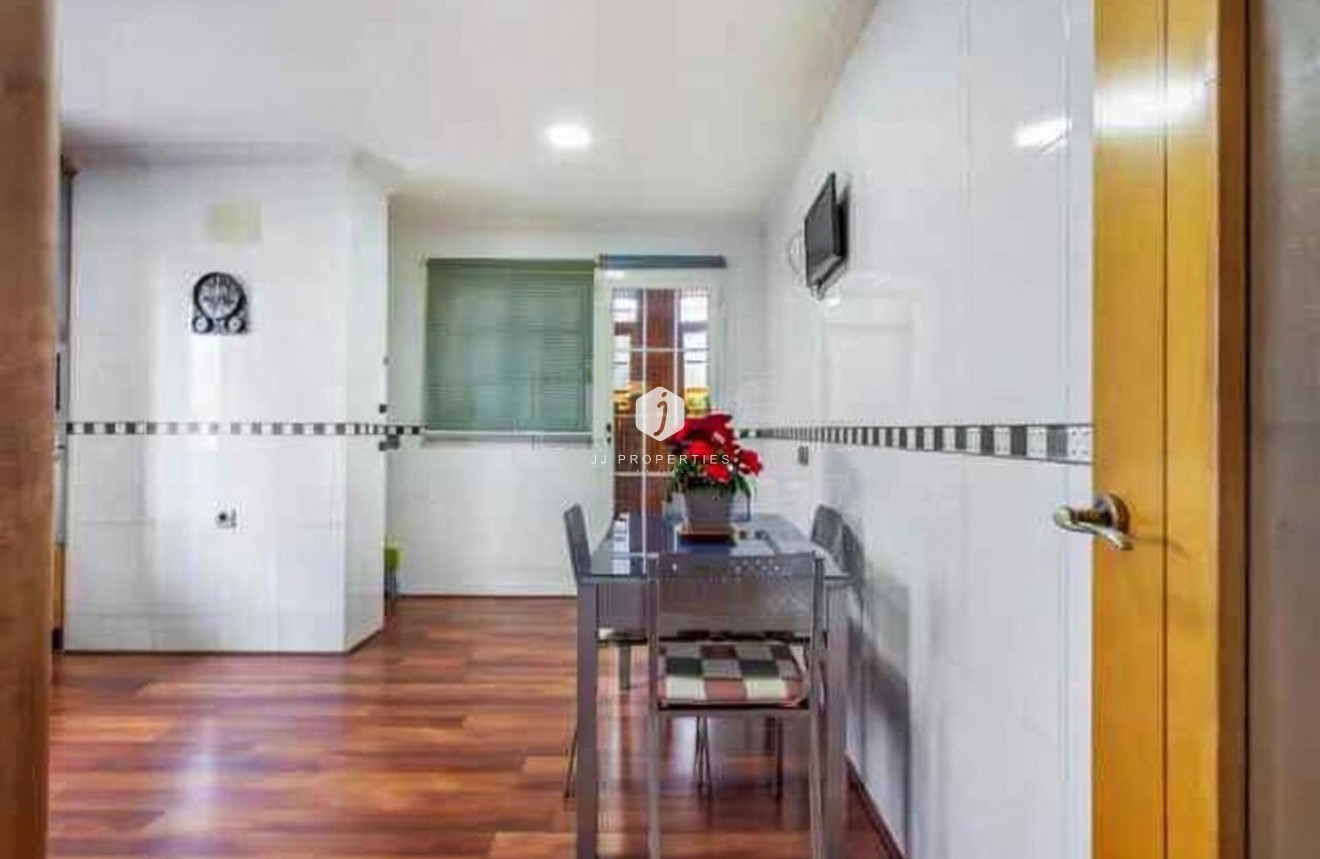 Resale - Villa -
Torrevieja - aguas nuevas