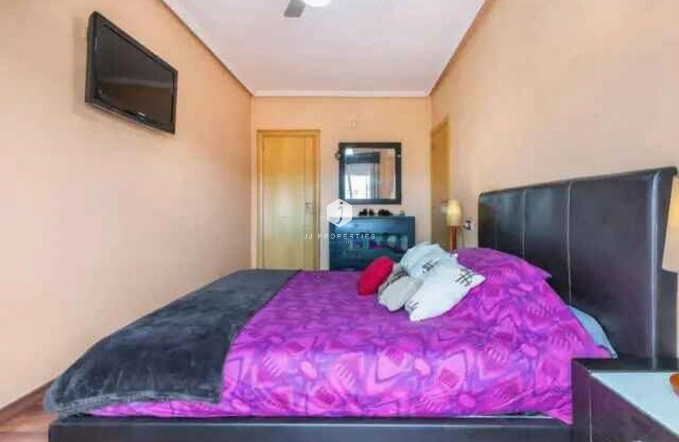 Resale - Villa -
Torrevieja - aguas nuevas