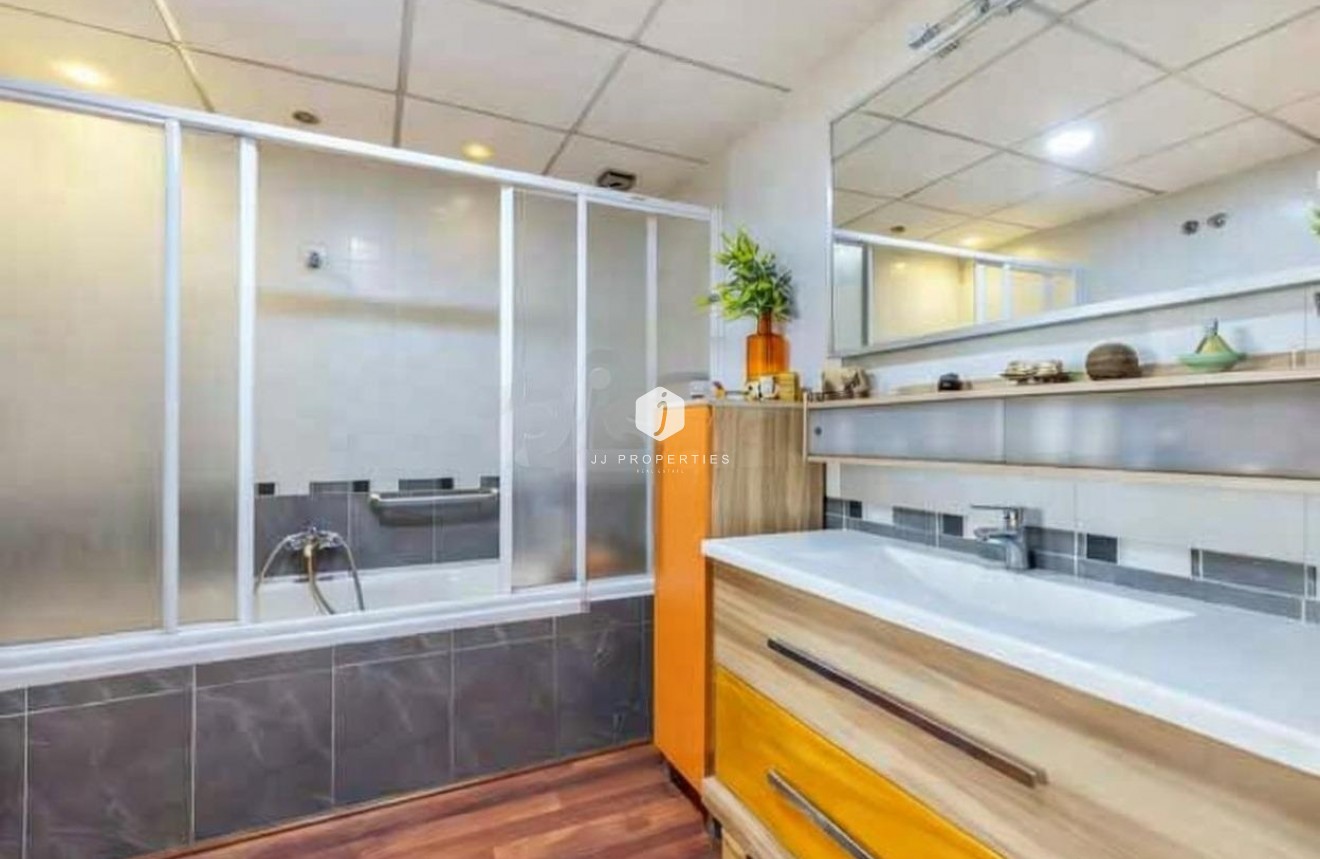 Resale - Villa -
Torrevieja - aguas nuevas