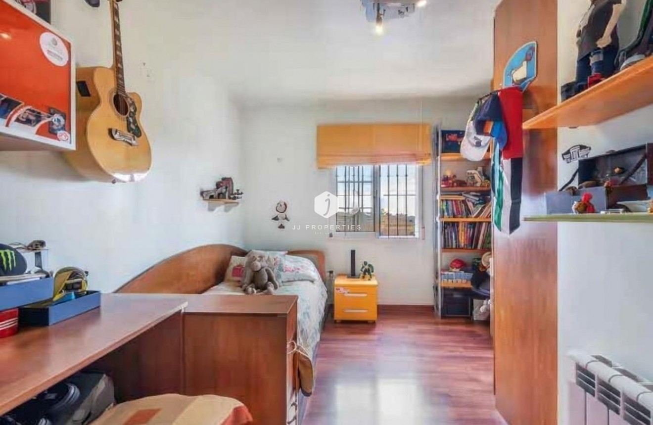 Resale - Villa -
Torrevieja - aguas nuevas