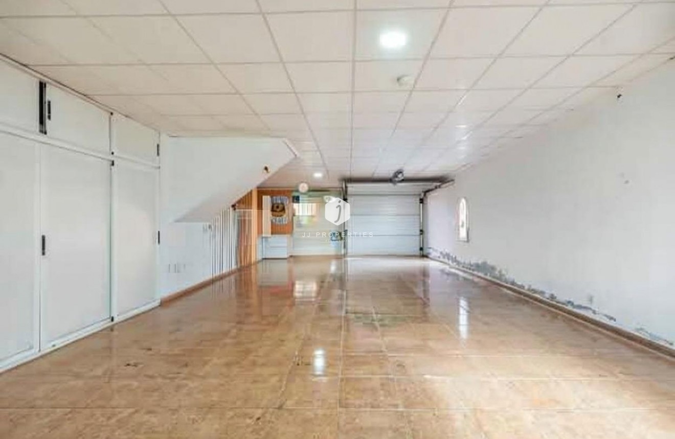 Resale - Villa -
Torrevieja - aguas nuevas