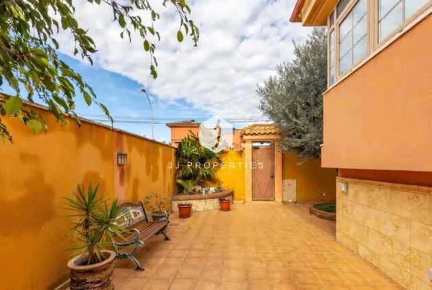 Resale - Villa -
Torrevieja - aguas nuevas