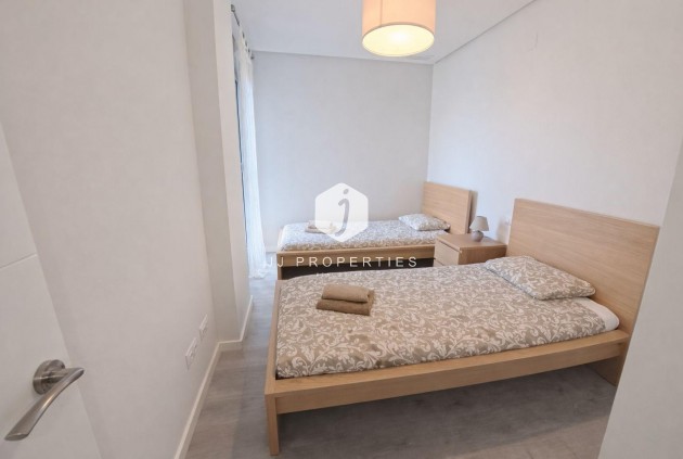 Z drugiej ręki - Mieszkanie w bloku -
Orihuela Costa - Villamartín