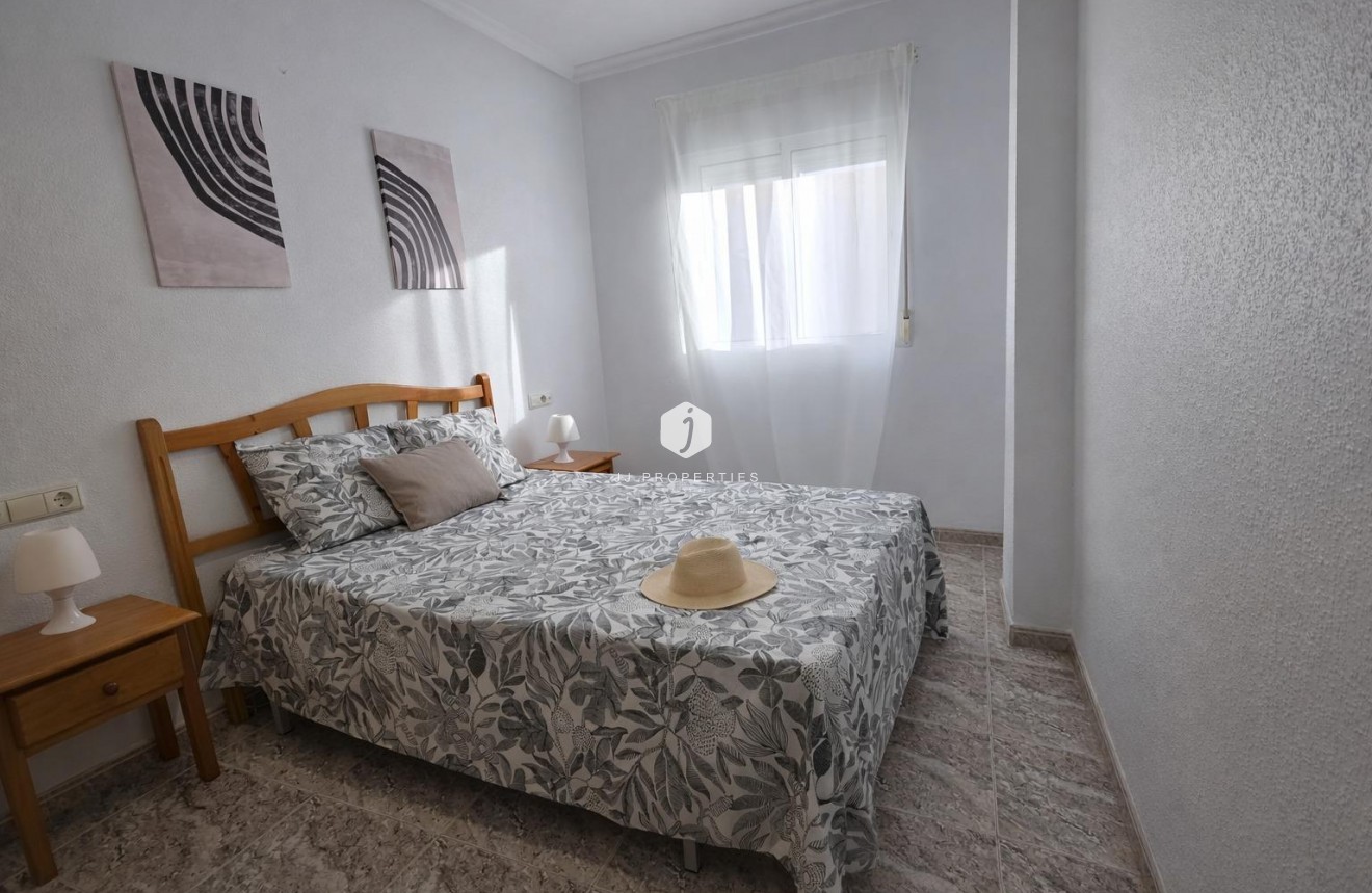 Resale - Apartment / flat -
Torrevieja - Centro - Muelle Pesquero