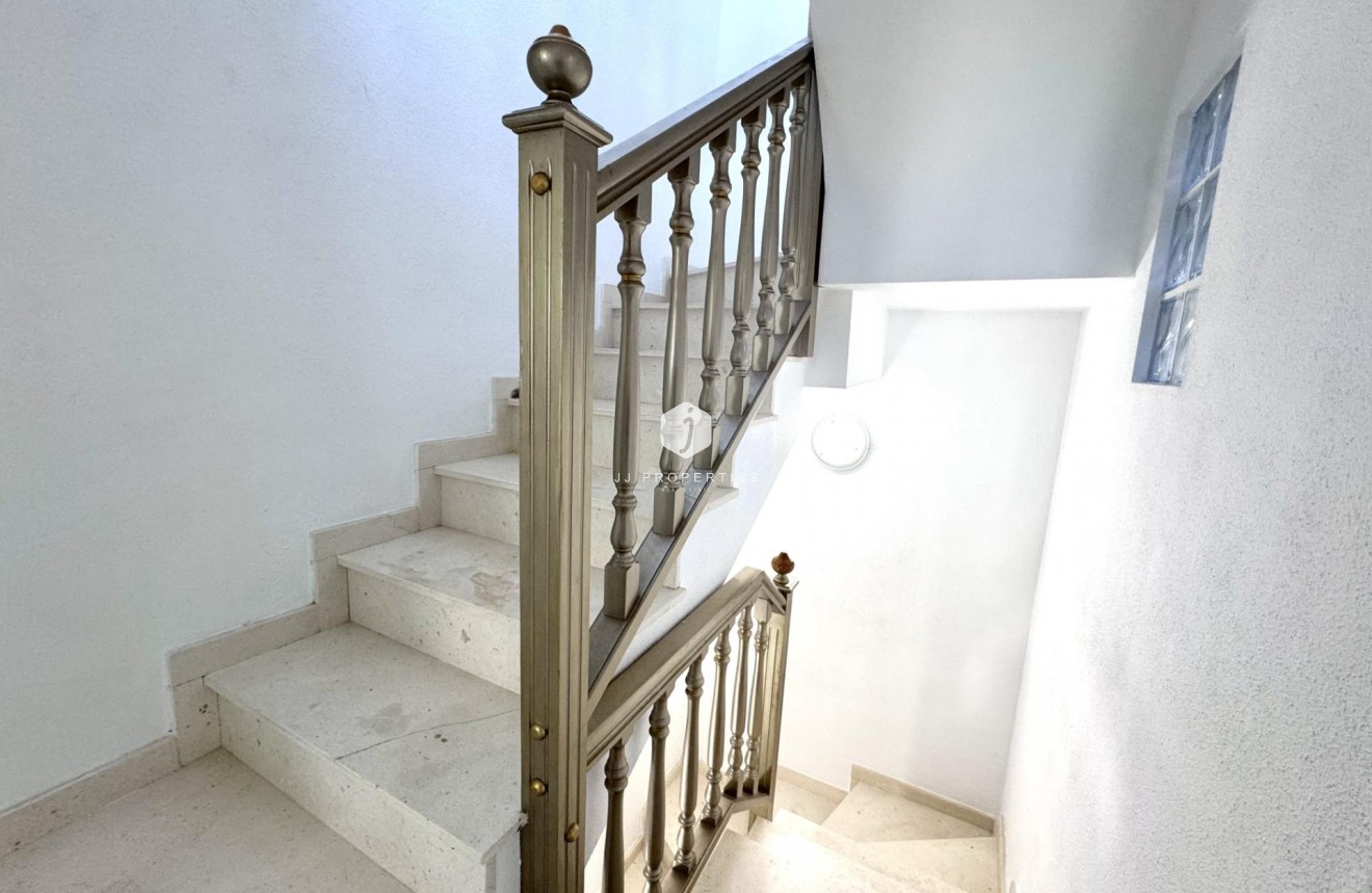 Resale - Chalet -
Orihuela Costa - Playa Flamenca