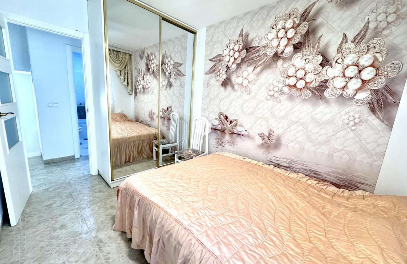 Resale - Chalet -
Orihuela Costa - Playa Flamenca