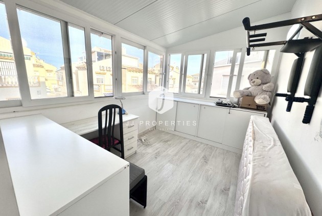 Resale - Chalet -
Orihuela Costa - Playa Flamenca