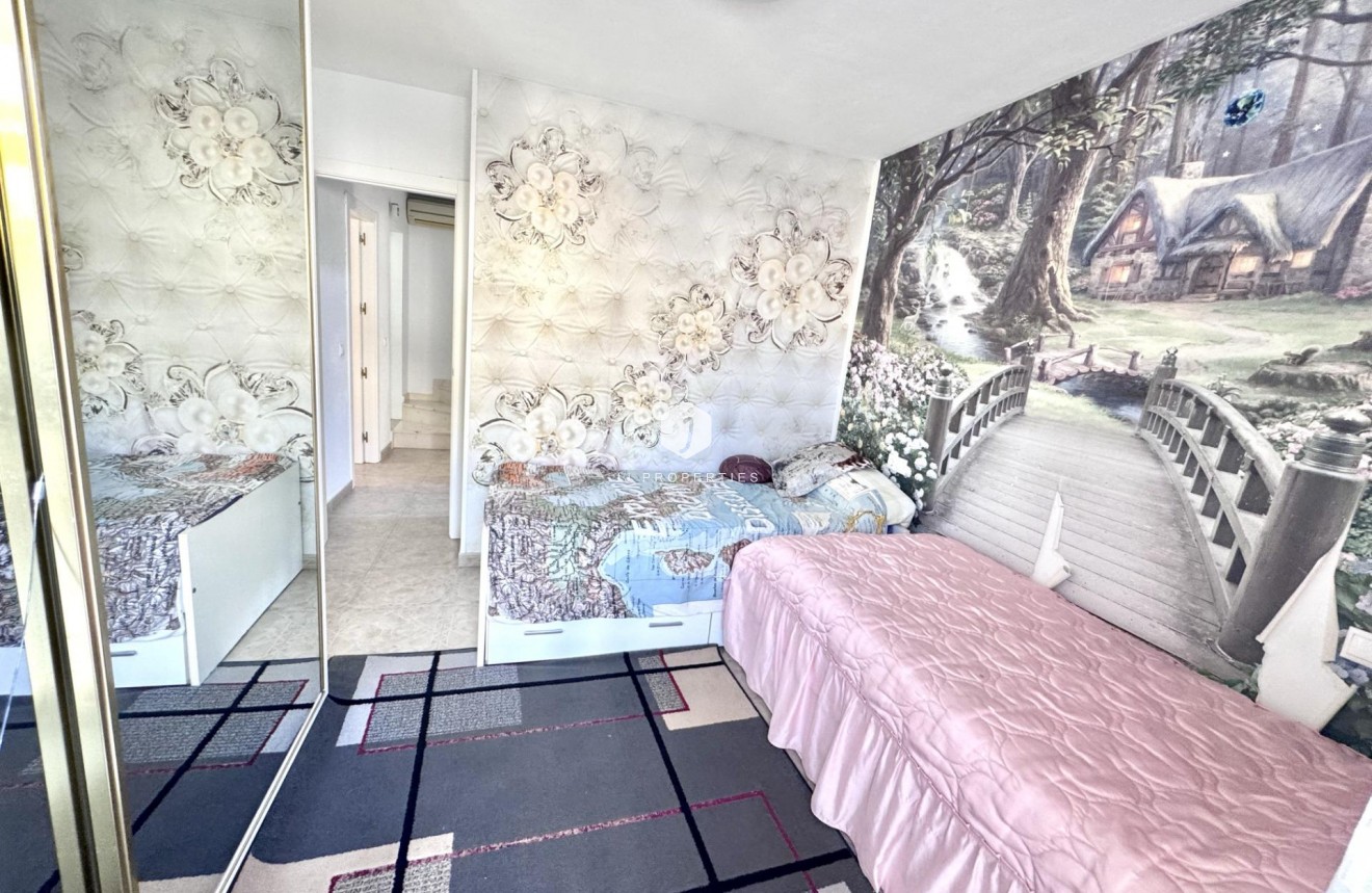 Resale - Chalet -
Orihuela Costa - Playa Flamenca